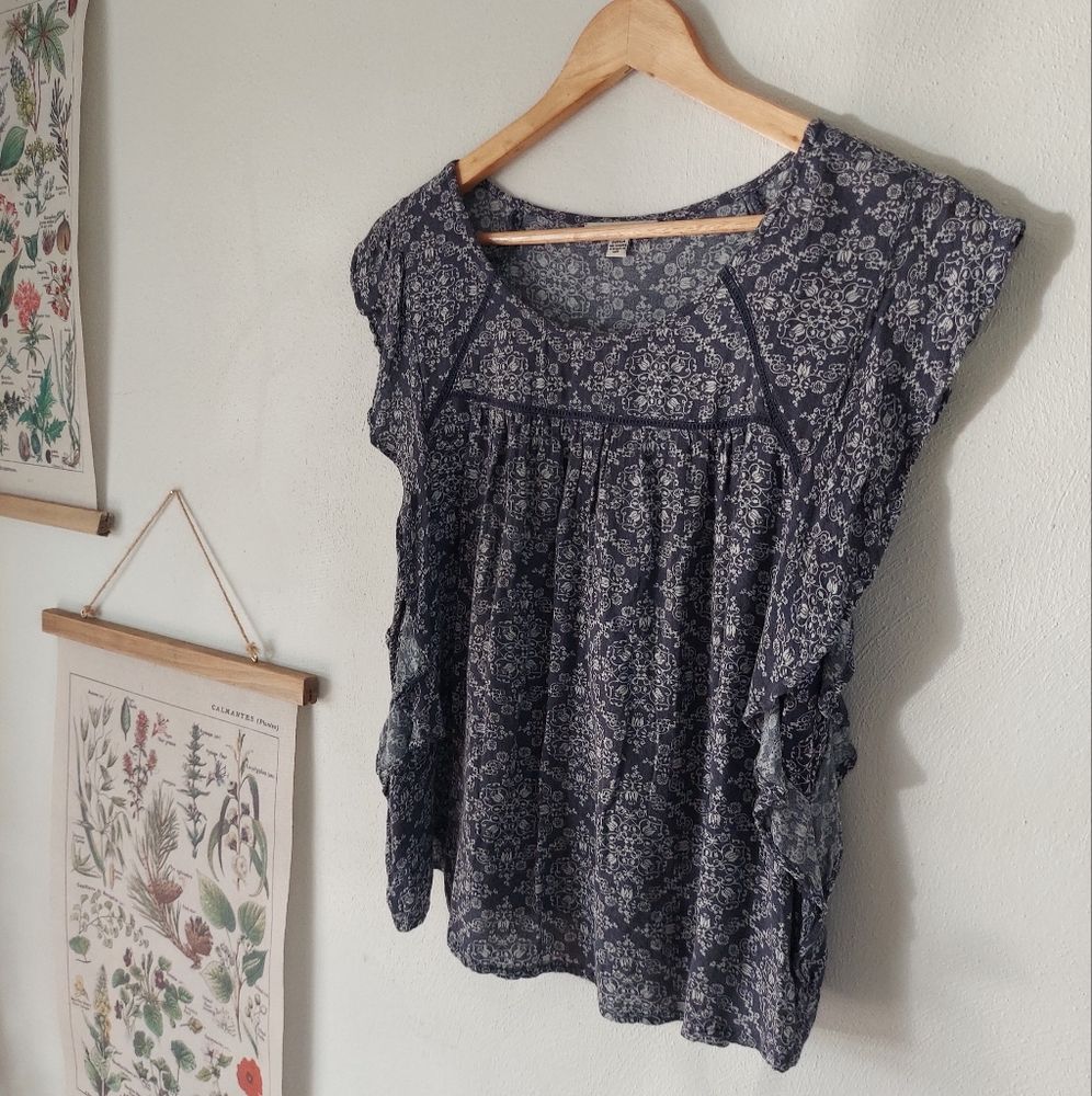 American Eagle - Small - Floral Navy Top